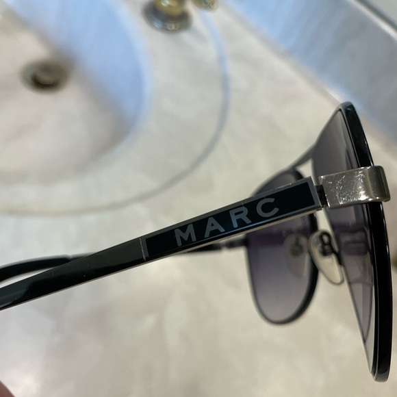 Marc Jacobs Sunglasses Unisex Aviator, Silver and Black, With Case - Picture 4 of 16